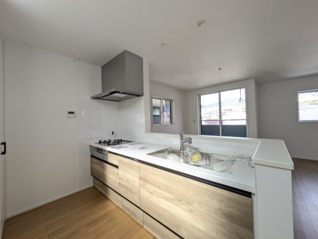 【キッチン】 | 料理をしながらでもご家族との会話を楽しめる対面キッチン