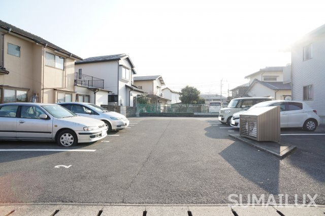 ラ・ブランタンの駐車場