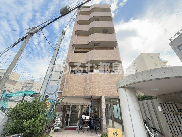クィーンズコートの外観