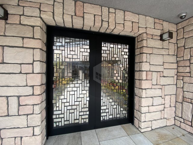 プレジオ森河内ASIANのエントランス