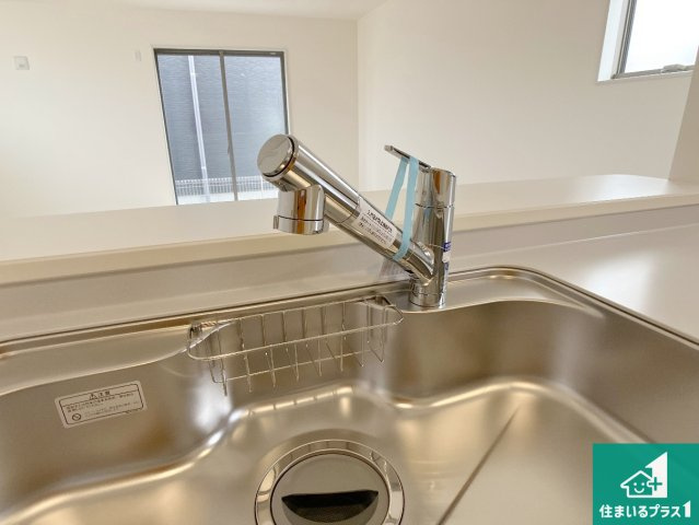 姫路市御立中　第4期　新築一戸建ての設備|浄水器を内蔵！炊飯時、お茶を作る時に安心してお水を使えます！お湯と冷水、浄水と原水、シャワーの切替えもワンタッチです！