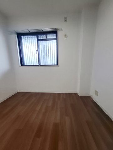 レフィナードの寝室