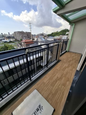 レフィナードのバルコニー