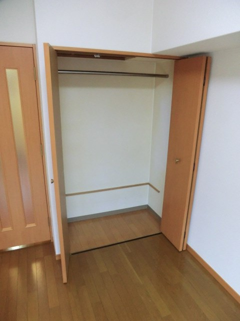 プレサンス神戸裁判所前の収納