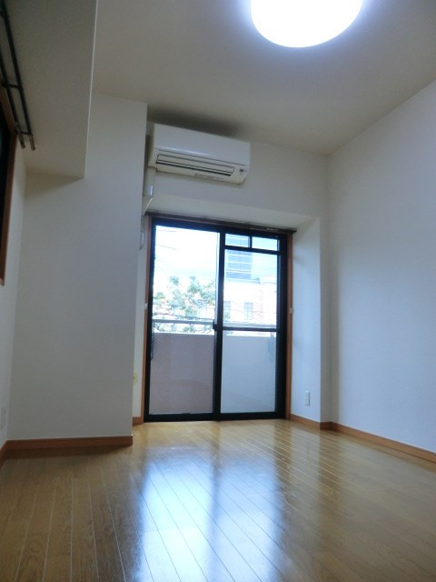 プレサンス神戸裁判所前の居間・リビング