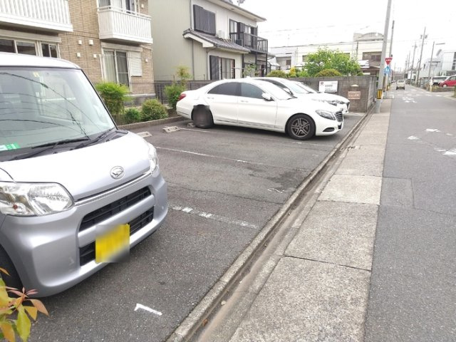 サンモール南野の駐車場