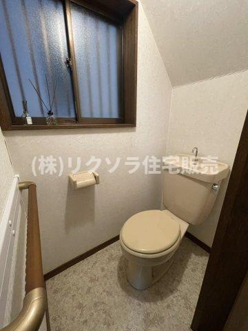 高柳５丁目　中古一戸建てのトイレ|1階
■物件内覧・資金計画相談・住宅ローン相談、リフォーム相談、お問合せ受付中■
※当日・翌日のご内覧、ご相談はお電話でのお問合せがスムーズです！