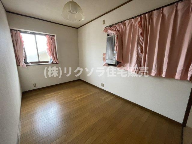 高柳５丁目　中古一戸建ての洋室|洋室5.5帖　ウィンドファン付き
■物件内覧・資金計画相談・住宅ローン相談、リフォーム相談、お問合せ受付中■
※当日・翌日のご内覧、ご相談はお電話でのお問合せがスムーズです！