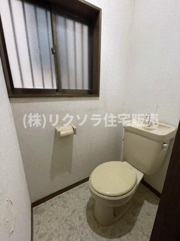 高柳５丁目　中古一戸建ての設備|2階　トイレ
■物件内覧・資金計画相談・住宅ローン相談、リフォーム相談、お問合せ受付中■
※当日・翌日のご内覧、ご相談はお電話でのお問合せがスムーズです！