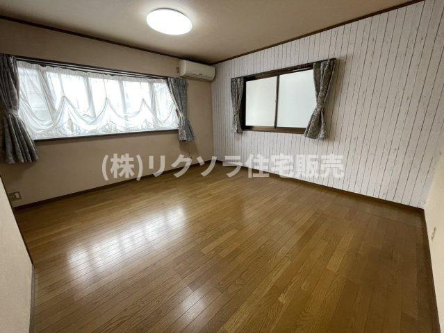 高柳５丁目　中古一戸建ての居間・リビング|LDK15.25帖
■物件内覧・資金計画相談・住宅ローン相談、リフォーム相談、お問合せ受付中■
※当日・翌日のご内覧、ご相談はお電話でのお問合せがスムーズです！