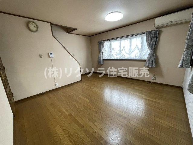 高柳５丁目　中古一戸建ての居間・リビング|LDK15.25帖
■物件内覧・資金計画相談・住宅ローン相談、リフォーム相談、お問合せ受付中■
※当日・翌日のご内覧、ご相談はお電話でのお問合せがスムーズです！