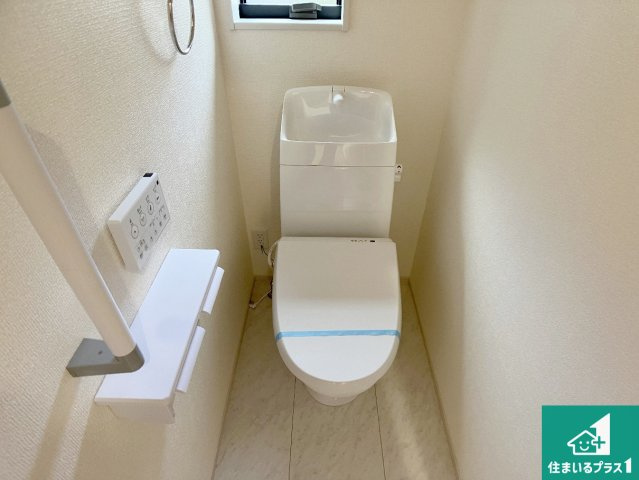 姫路市御立中　第4期　新築一戸建てのトイレ|1・2階の2ヶ所にあるので、朝の忙しい時間の順番待ちもなく、深夜の利用にも大変便利です。