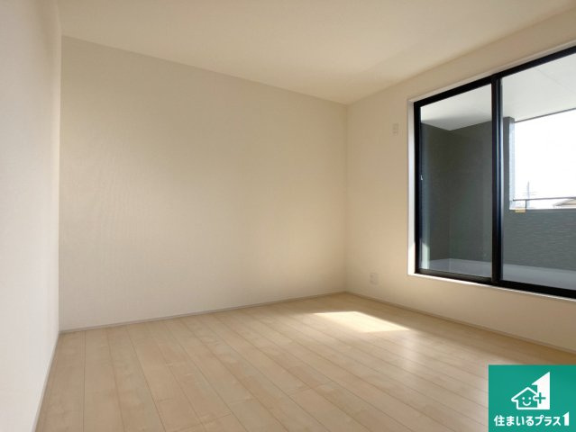 姫路市御立中　第4期　新築一戸建ての洋室|シンプルな洋室は、自分好みのインテリアが楽しめます♪ご家族とインテリアや家具を選びに行くのは新築購入時の醍醐味の一つです。ぜひお楽しみください♪