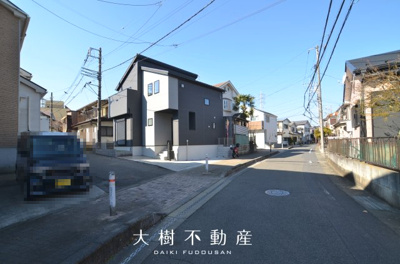 【前面道路含む現地写真】 | 綾瀬市深谷上5丁目　新築戸建て　全1棟【仲介手数料無料】