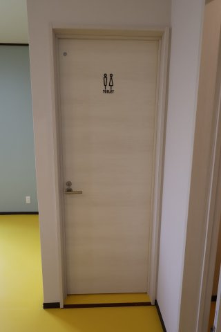 熱田町貸事務所の玄関