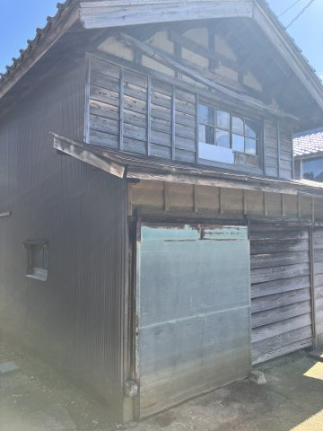 長岡市中之島中条　倉庫の外観