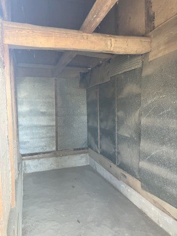 長岡市中之島中条　倉庫のエントランス