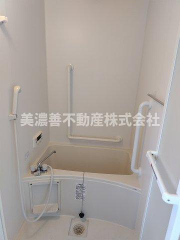 ６５０６２　岐阜市岩倉町中古戸建ての浴室