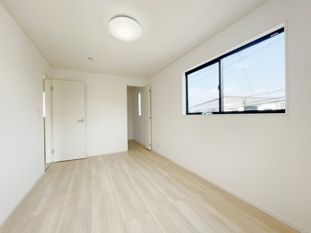 新築戸建・新築建売　桐生市広沢町2丁目【制震+耐震】桜木小・桜木中の洋室|WIC付きなのでお部屋を広く使えます！