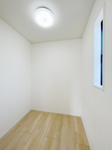 新築戸建・新築建売　桐生市広沢町2丁目【制震+耐震】桜木小・桜木中の収納|大容量収納のウォークインクローゼットは2カ所ついています！