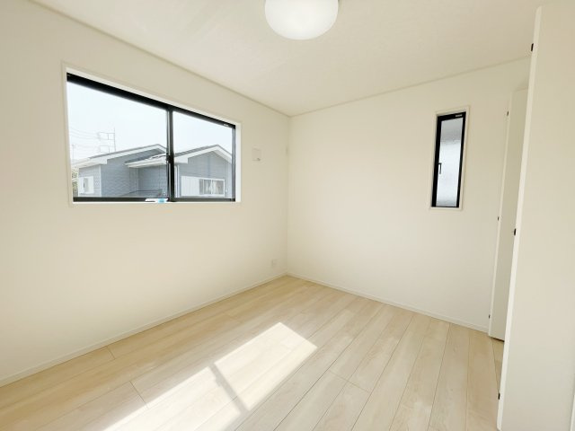 新築戸建・新築建売　桐生市広沢町2丁目【制震+耐震】桜木小・桜木中の洋室|陽当たり良好な5.7帖の洋室！子供部屋にもオススメ！