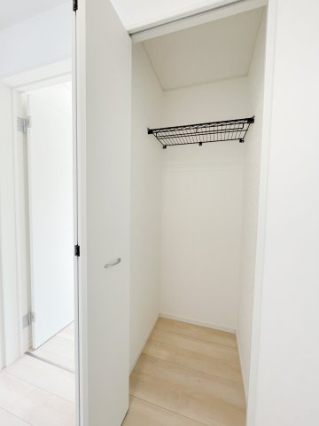 新築戸建・新築建売　桐生市広沢町2丁目【制震+耐震】桜木小・桜木中の収納|廊下にもクローゼット収納があります！