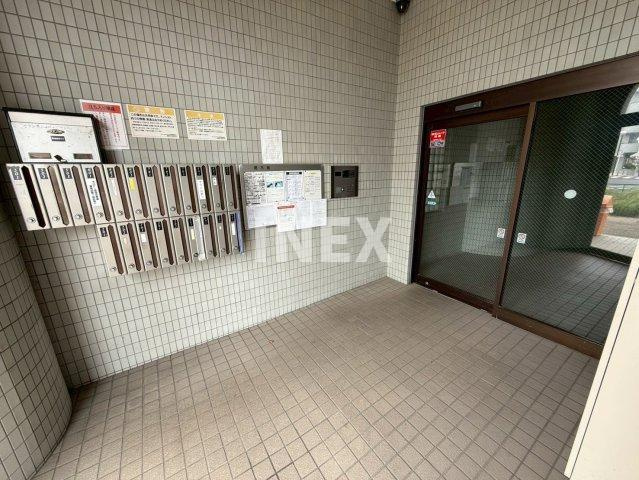 ファーストクラス子安駅のエントランス