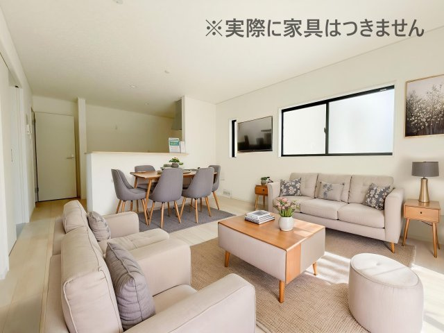 新築戸建・新築建売　桐生市広沢町2丁目【制震+耐震】桜木小・桜木中の居間・リビング|画像はバーチャルホームステージングの加工による演出で、実際の家具は付きません。