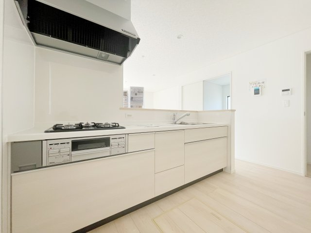 新築戸建・新築建売　桐生市広沢町2丁目【制震+耐震】桜木小・桜木中の居間・リビング|同社施工例