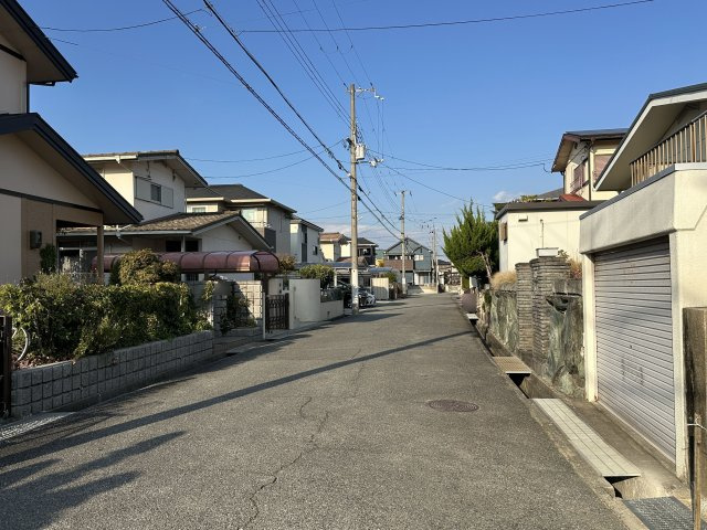 神戸市西区春日台9丁目新築戸建A号棟の前面道路含む現地写真