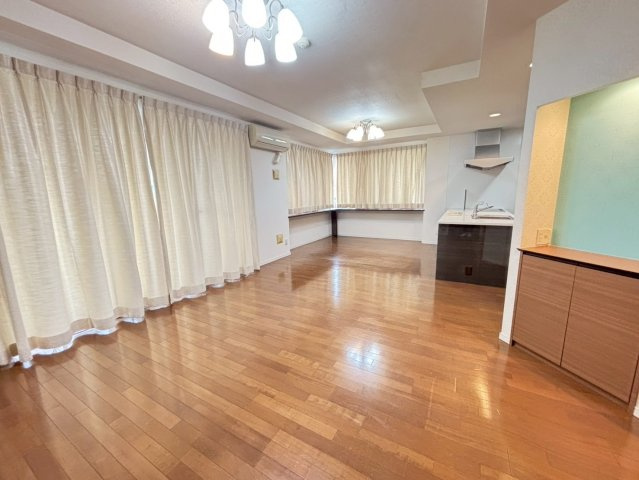 ラフィーネ泉宮の居間・リビング