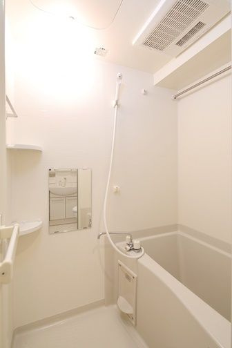 ラクラス池袋の浴室