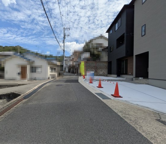 【前面道路含む現地写真】