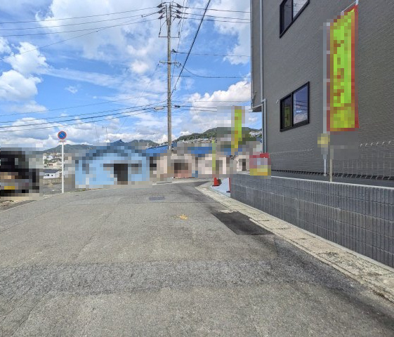 【前面道路含む現地写真】