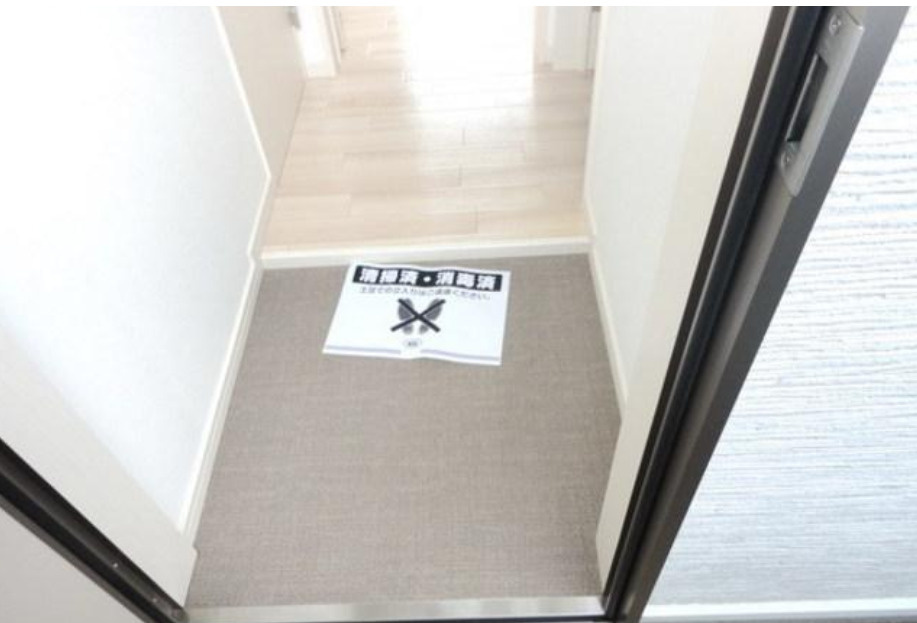 ハピネス彩湖の玄関