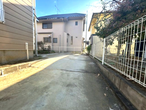 中古戸建　野田市岡田587-27の駐車場|車種により3台可能