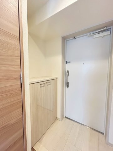 フォレストインサイド鳳の玄関