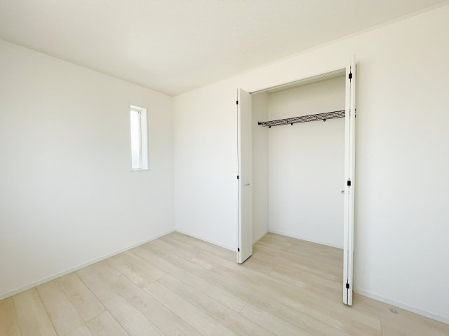 新築戸建・新築建売　桐生市広沢町2丁目【制震+耐震】桜木小・桜木中の洋室|クローゼット収納も充実◎