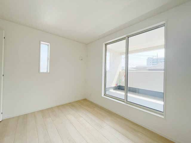 新築戸建・新築建売　桐生市広沢町2丁目【制震+耐震】桜木小・桜木中の洋室|インナーバルコニーに面しているので直射日光を避けつつ陽当たり良好◎