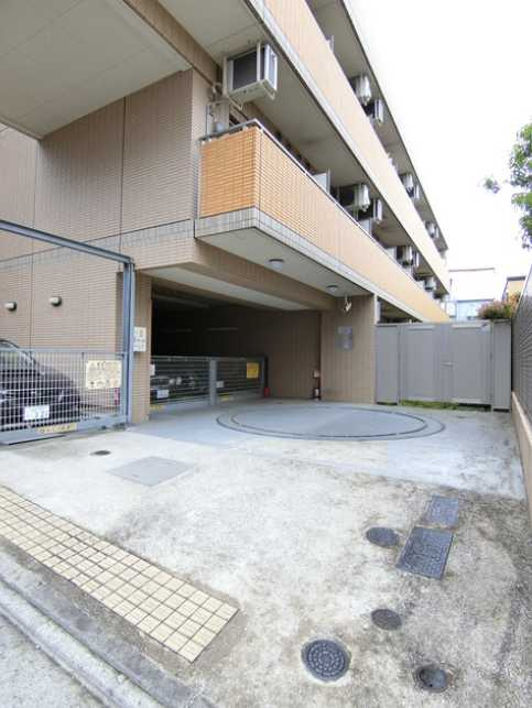 ガーラ・ヒルズ目黒東山　駅近　駐車場有　常時ゴミ出し可の駐車場