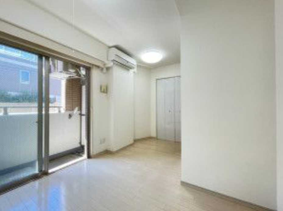 ガーラ・ヒルズ目黒東山　駅近　駐車場有　常時ゴミ出し可の居間・リビング