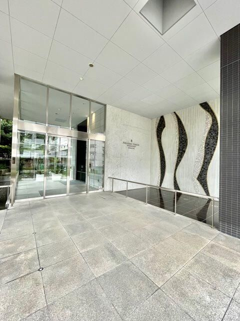 レジディアタワー上池袋（タワー棟）のエントランス