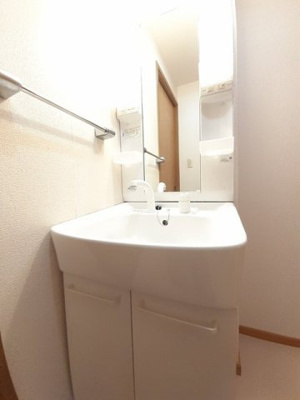 【洗面所】 | エルディム小栗 | 明るい洗面所です