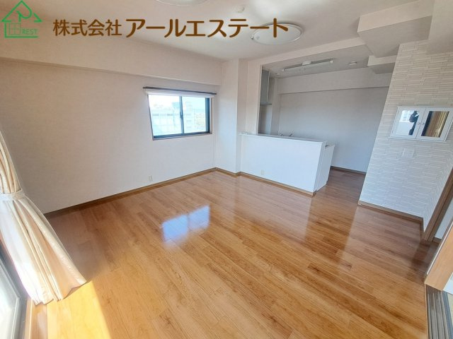 ネオグランデ坂田町姫路駅北　　JR「姫路駅」徒歩14分の居間・リビング