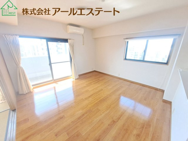 ネオグランデ坂田町姫路駅北　　JR「姫路駅」徒歩14分の居間・リビング