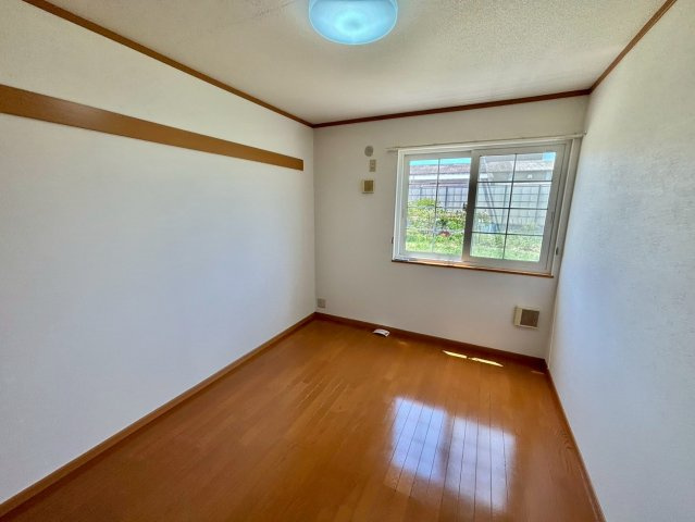 ハイツ新田の洋室