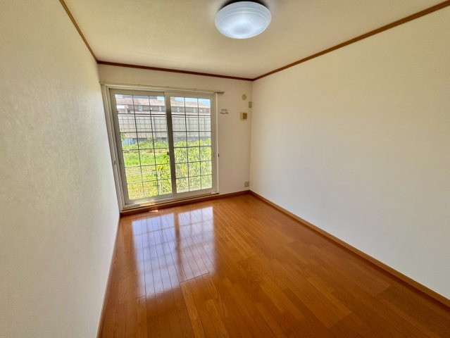 ハイツ新田の洋室