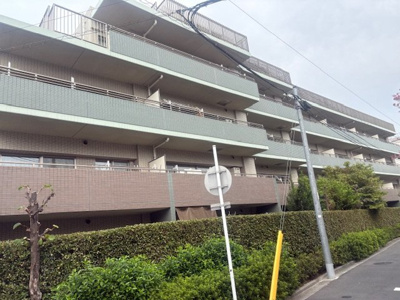 【外観】 | フォーウィルズコート中野坂上 | 鉄骨鉄筋コンクリート造のがっちりとした建物。