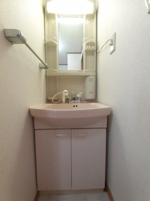 【洗面所】 | シュピーレン空港通Ｂ | 脱衣スペースもあります