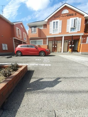 【駐車場】 | シュピーレン空港通Ｂ | カースペースがあります